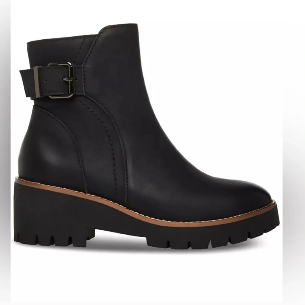 Aqua College Desiree Lug nubuck black ankle chunky boot Size 7